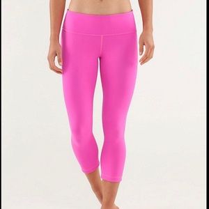Hot pink Lululemon cropped leggings